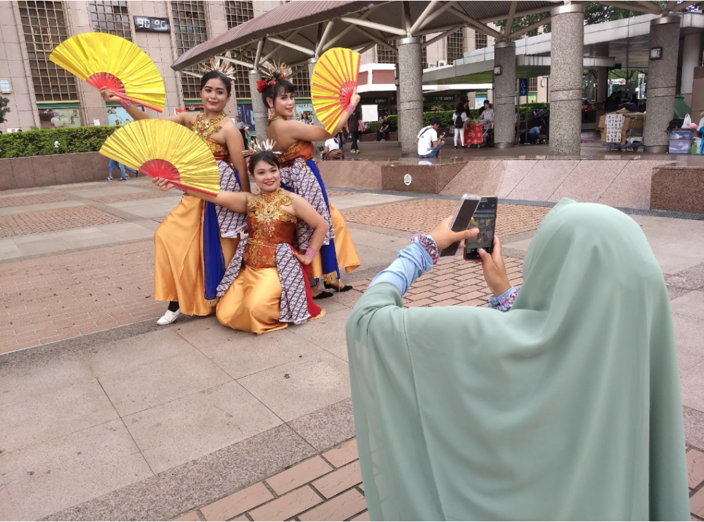 Precariat Choreography: Dance as Affective Infrastructure and the Politics of Care among Indonesian Migrant Women in Taiwan